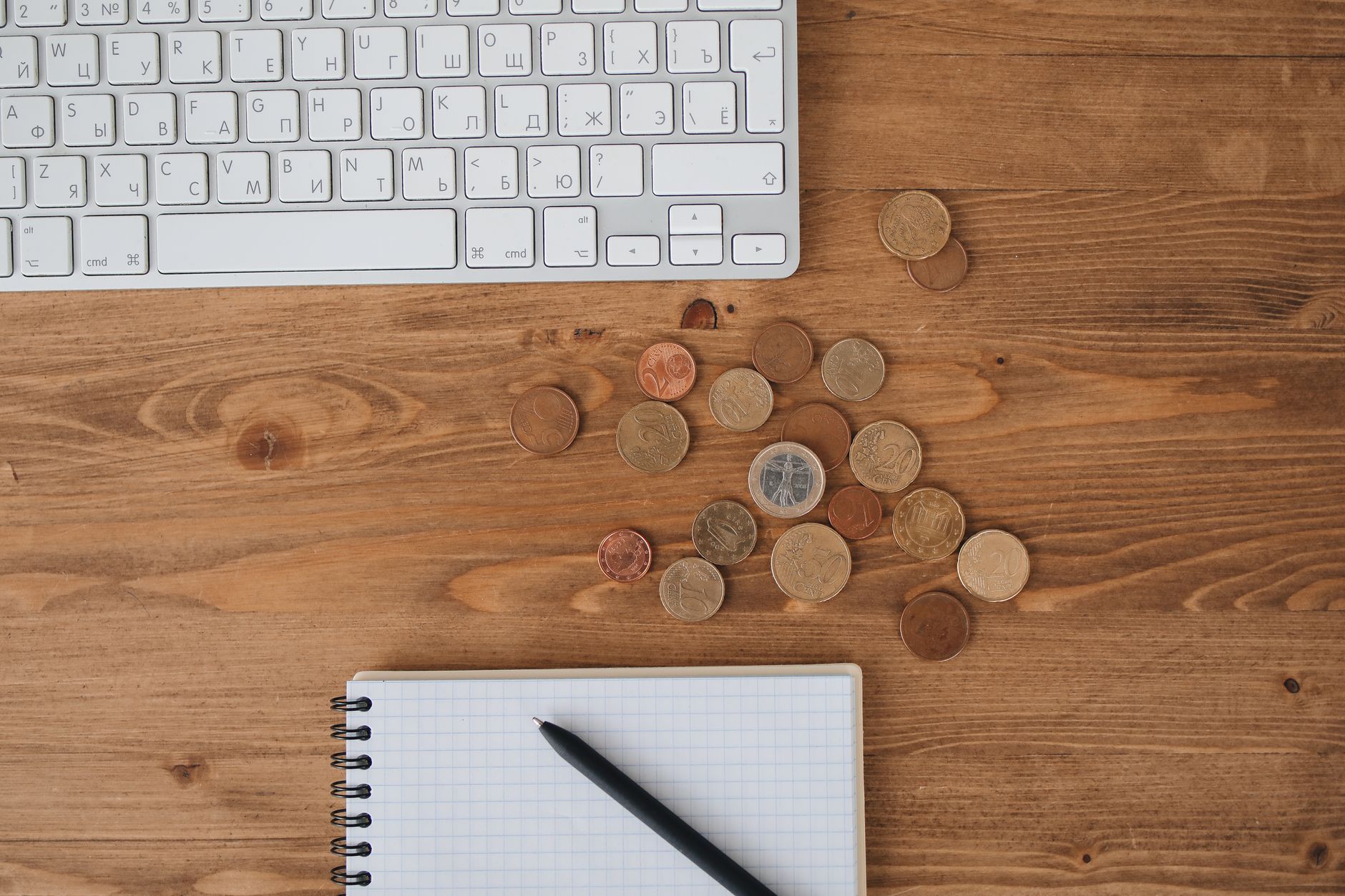 How to Make a Wedding Budget That Actually Holds